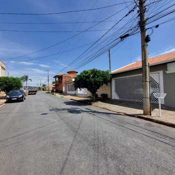 Casa em Pirassununga, bairro Jardim Europa