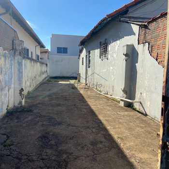 Casa em Pirassununga, bairro Vila Santa Terezinha