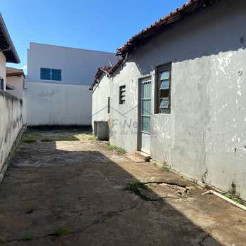 Casa em Pirassununga, bairro Vila Santa Terezinha