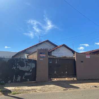 Casa em Pirassununga, bairro Vila Santa Terezinha