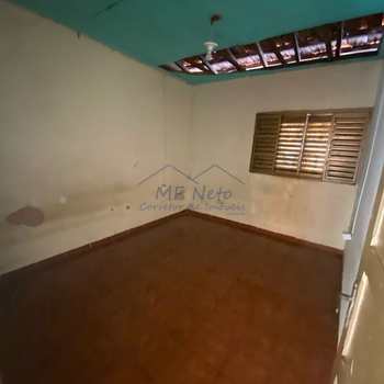 Casa em Pirassununga, bairro Vila Santa Terezinha