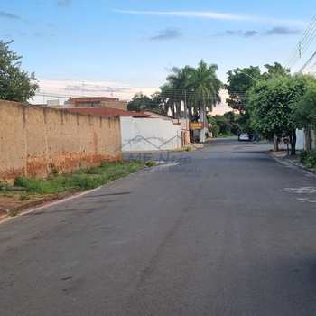 Terreno em Pirassununga, bairro Jardim América