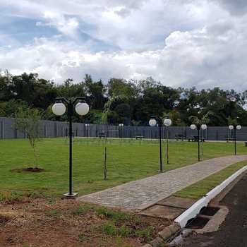 Casa de Condomínio em Pirassununga, bairro Residencial Quinta das Flores