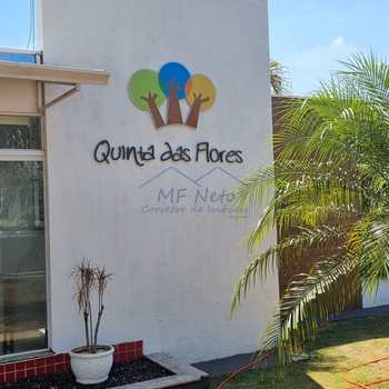 Casa de Condomínio em Pirassununga, bairro Residencial Quinta das Flores