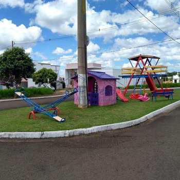 Casa de Condomínio em Pirassununga, bairro Residencial Quinta das Flores