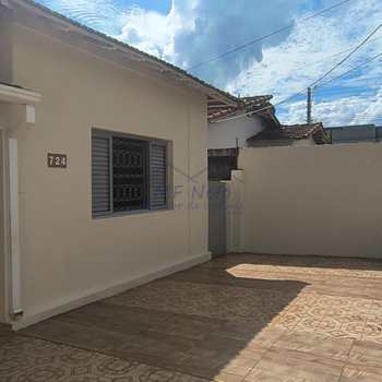 Casa em Pirassununga, bairro Vila Pinheiro