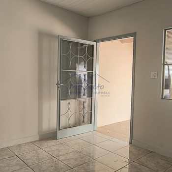 Casa em Pirassununga, bairro Vila Pinheiro