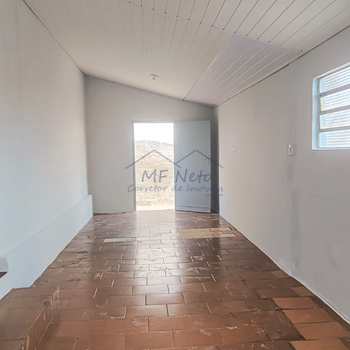 Casa em Pirassununga, bairro Vila Pinheiro