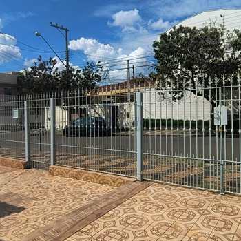 Casa em Pirassununga, bairro Vila Pinheiro