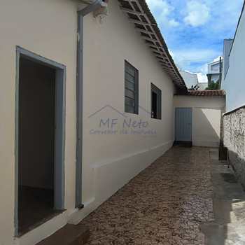 Casa em Pirassununga, bairro Vila Pinheiro