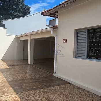 Casa em Pirassununga, bairro Vila Pinheiro