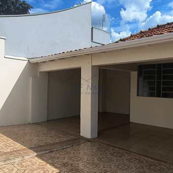Casa em Pirassununga, bairro Vila Pinheiro