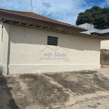 Casa em Pirassununga, bairro Vila Pinheiro