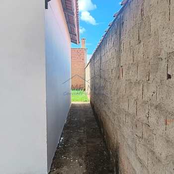 Casa em Pirassununga, bairro Parque Terras de Santa Maria