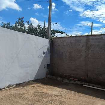 Casa em Pirassununga, bairro Parque Terras de Santa Maria