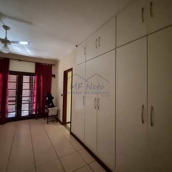 Casa em Pirassununga, bairro Vila Steola