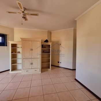 Casa em Pirassununga, bairro Vila Steola