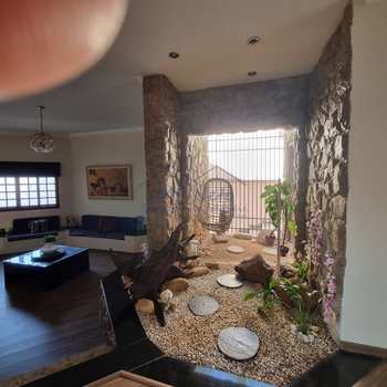 Casa em Pirassununga, bairro Vila Steola