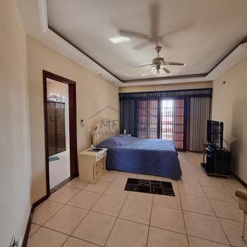 Casa em Pirassununga, bairro Vila Steola