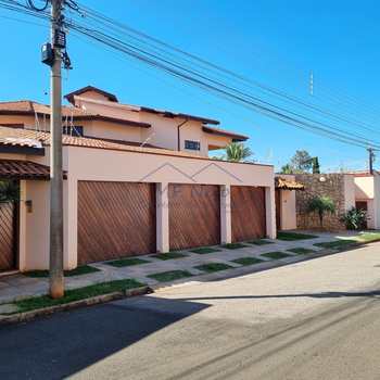 Casa em Pirassununga, bairro Vila Steola