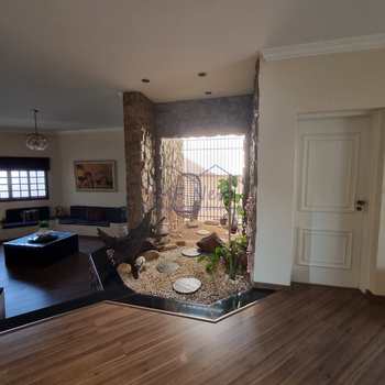 Casa em Pirassununga, bairro Vila Steola