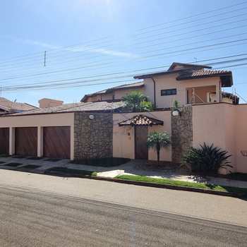 Casa em Pirassununga, bairro Vila Steola