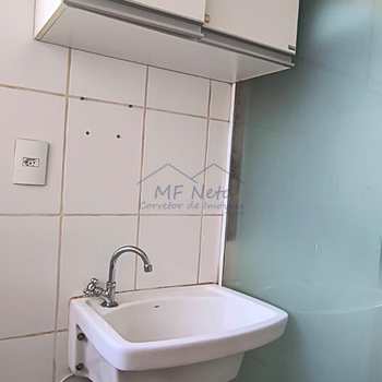 Apartamento em Pirassununga, bairro Vila Santa Terezinha