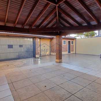 Casa em Pirassununga, bairro Jardim Itália