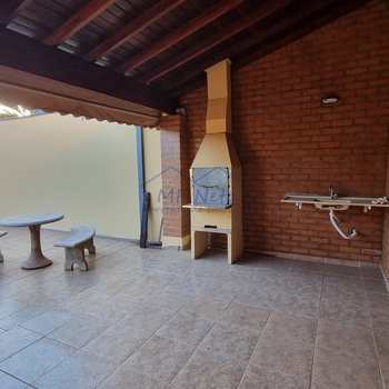 Casa em Pirassununga, bairro Jardim Itália