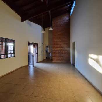 Casa em Pirassununga, bairro Jardim Itália