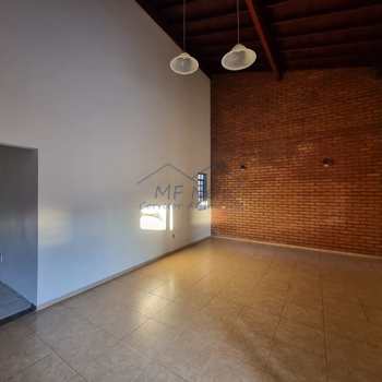 Casa em Pirassununga, bairro Jardim Itália