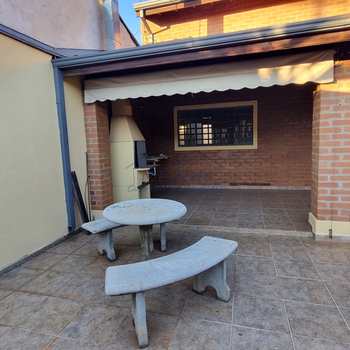 Casa em Pirassununga, bairro Jardim Itália