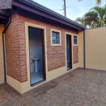 Casa em Pirassununga, bairro Jardim Itália