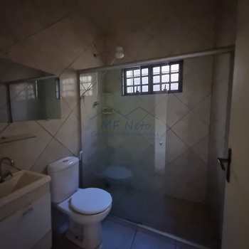 Casa em Pirassununga, bairro Jardim Itália
