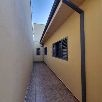 Casa em Pirassununga, bairro Jardim Itália