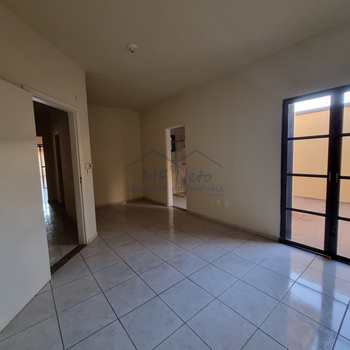 Casa em Pirassununga, bairro Jardim Itália