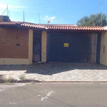 Casa em Pirassununga, bairro Jardim Itália