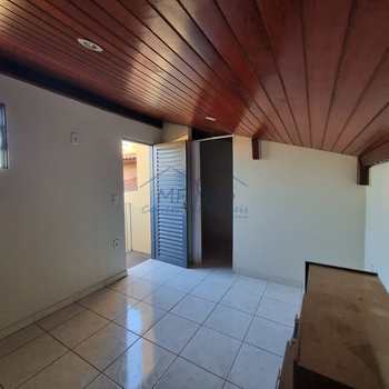 Casa em Pirassununga, bairro Jardim Itália
