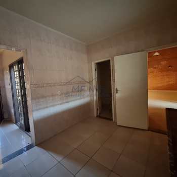 Casa em Pirassununga, bairro Jardim Itália