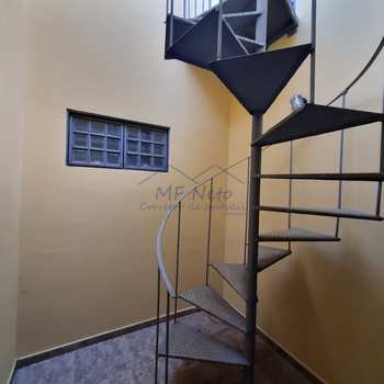 Casa em Pirassununga, bairro Jardim Itália