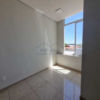 Sala Comercial em Pirassununga, bairro Centro Empresarial Painguás