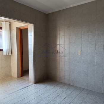 Apartamento em Pirassununga, bairro Centro
