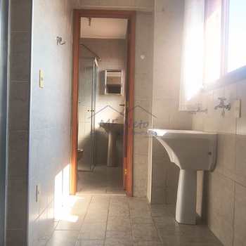 Apartamento em Pirassununga, bairro Centro
