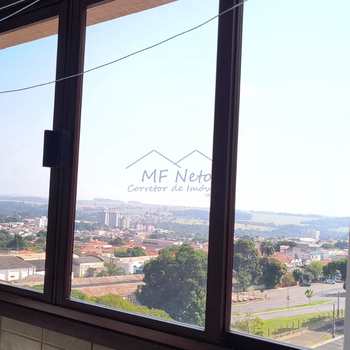 Apartamento em Pirassununga, bairro Centro