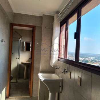 Apartamento em Pirassununga, bairro Centro