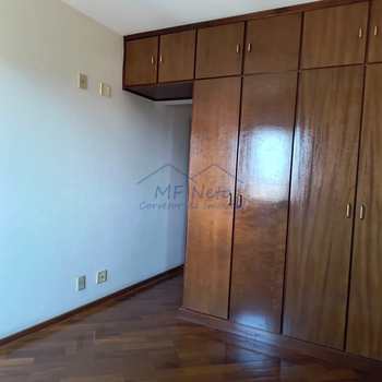 Apartamento em Pirassununga, bairro Centro