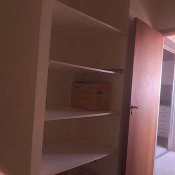 Apartamento em Pirassununga, bairro Centro