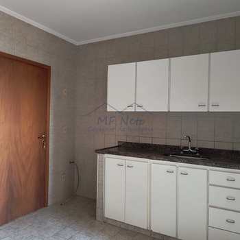 Apartamento em Pirassununga, bairro Centro