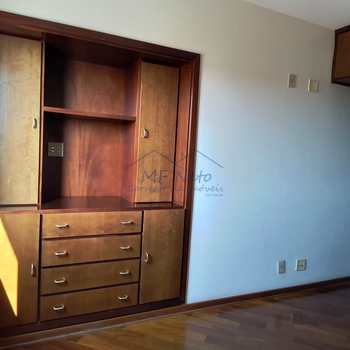 Apartamento em Pirassununga, bairro Centro