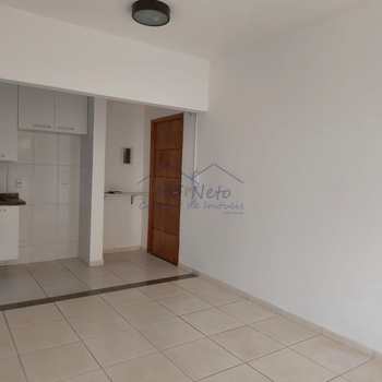 Apartamento em Pirassununga, bairro Jardim Europa